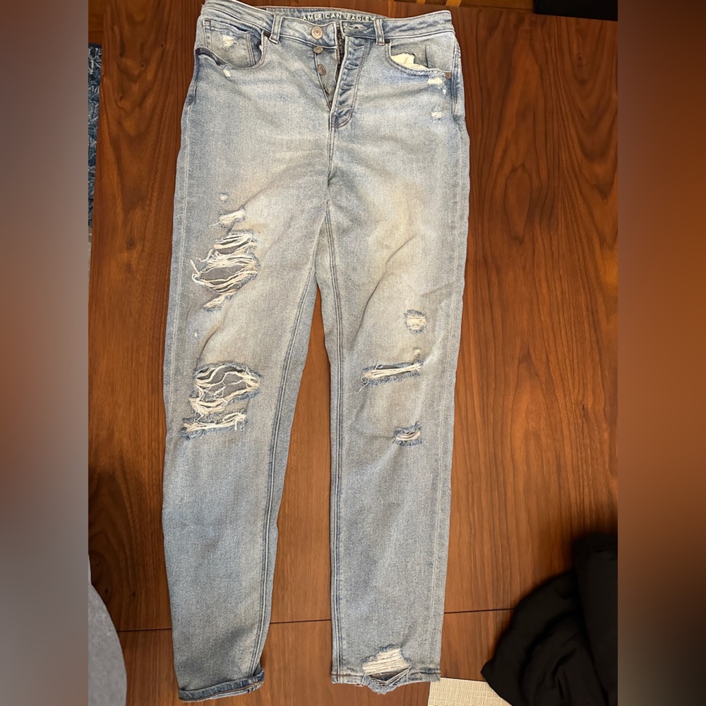 American Eagle Stretch BoyFriend button up distressed jeans